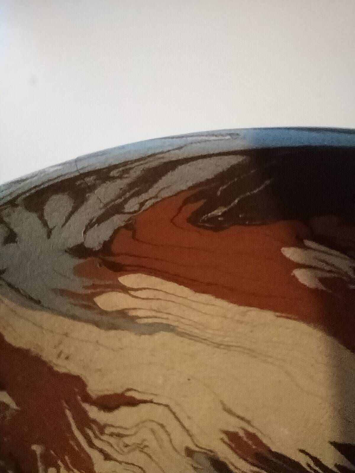 Mixed clay coupe from Apt – Signed Bernard – Polychrome marbled decoration