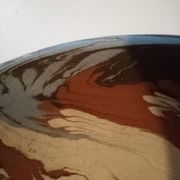 Coupe en terre mêlée d'Apt – Signée Bernard – Décor marbré polychrome