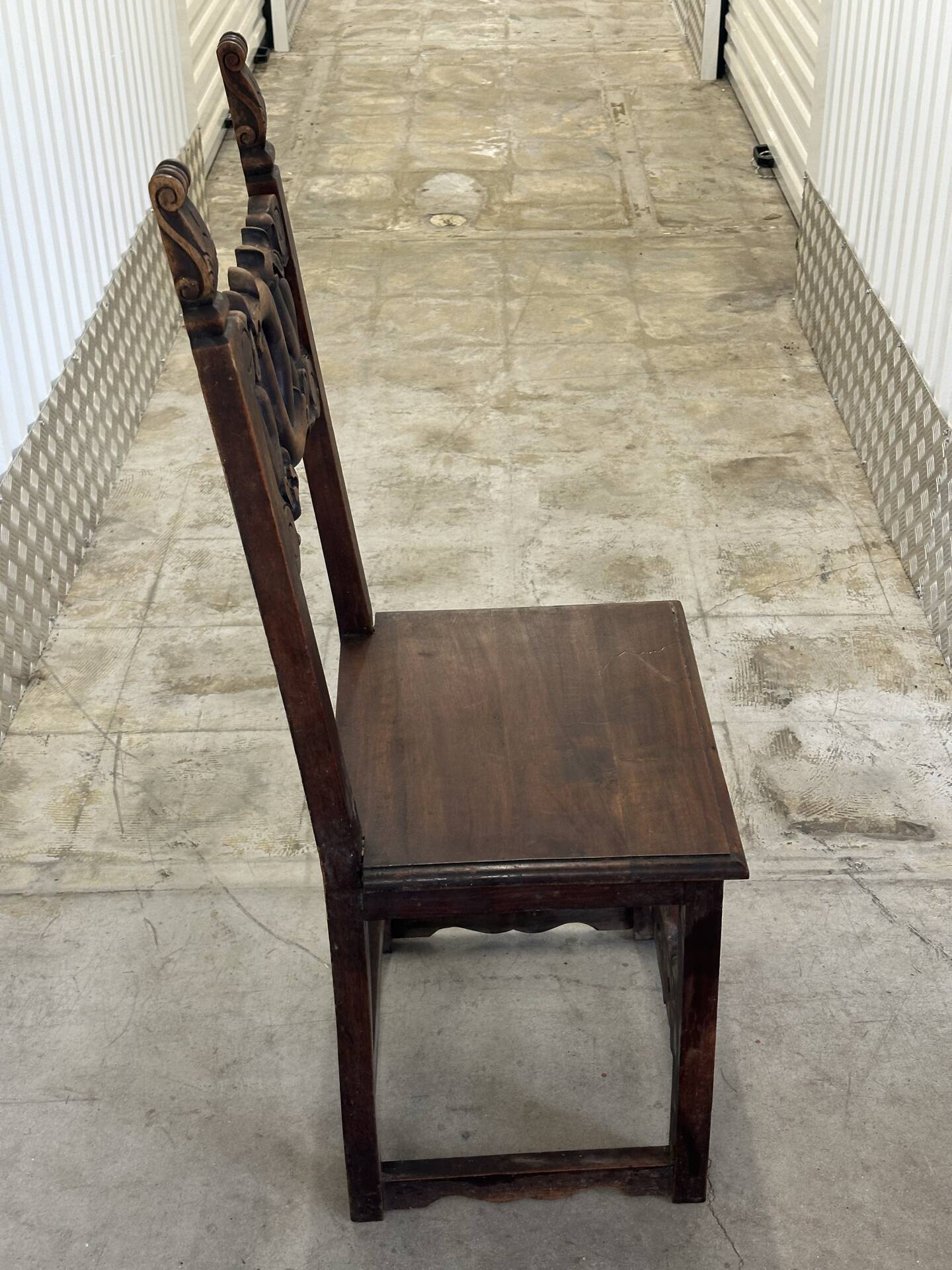 6 Alsatian chairs from the 19th century – carved wood – interlaced decoration