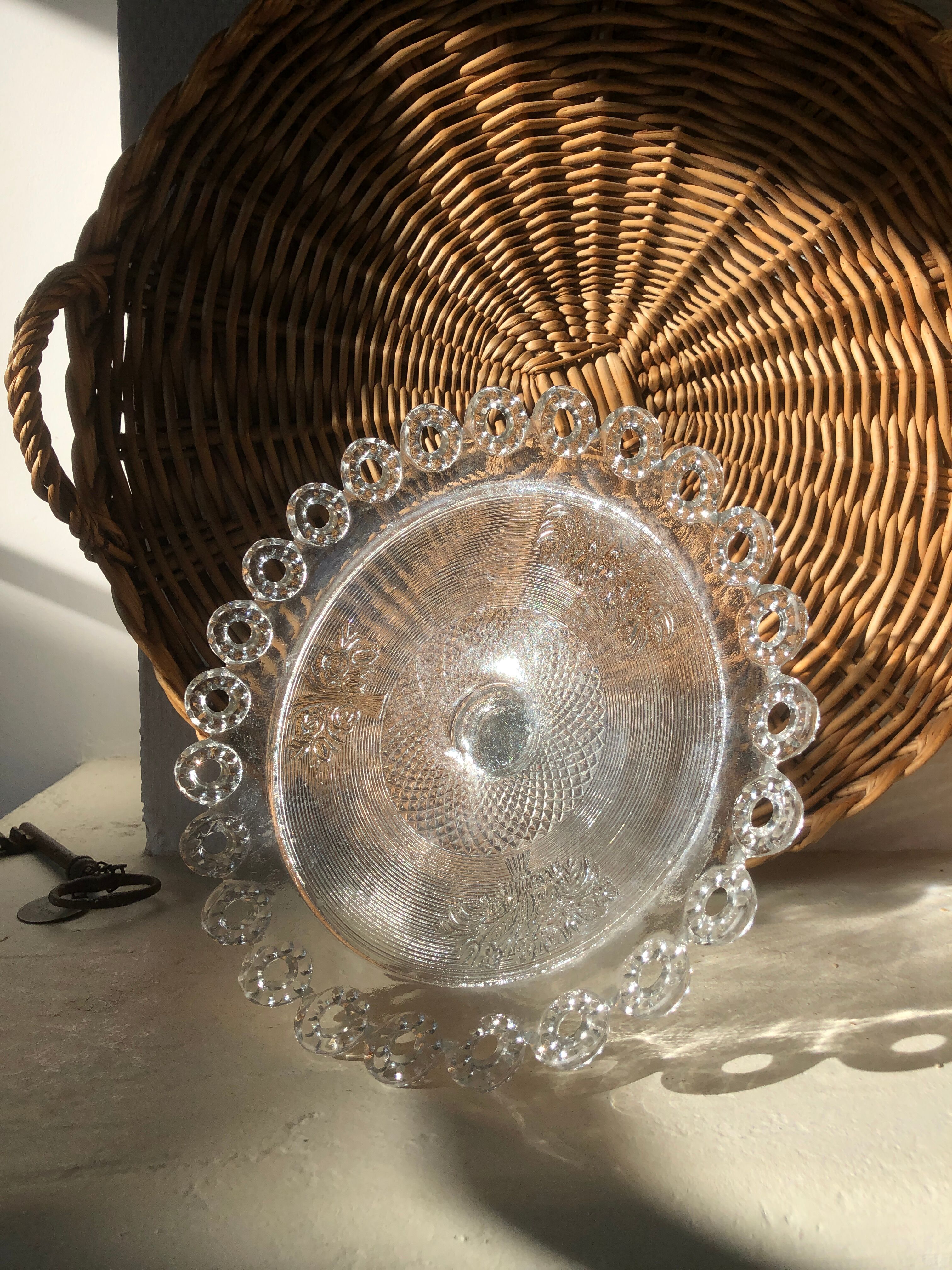 Moulded glass compotier