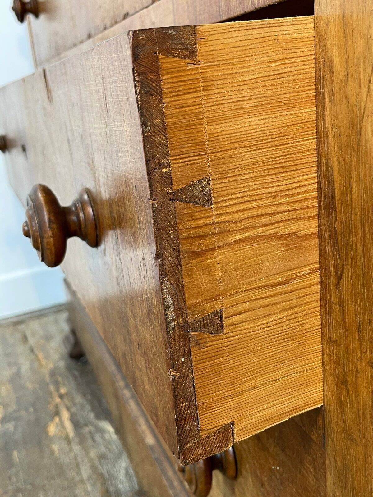 Commode ancienne en noyer, dessus de marbre, XIXe siècle