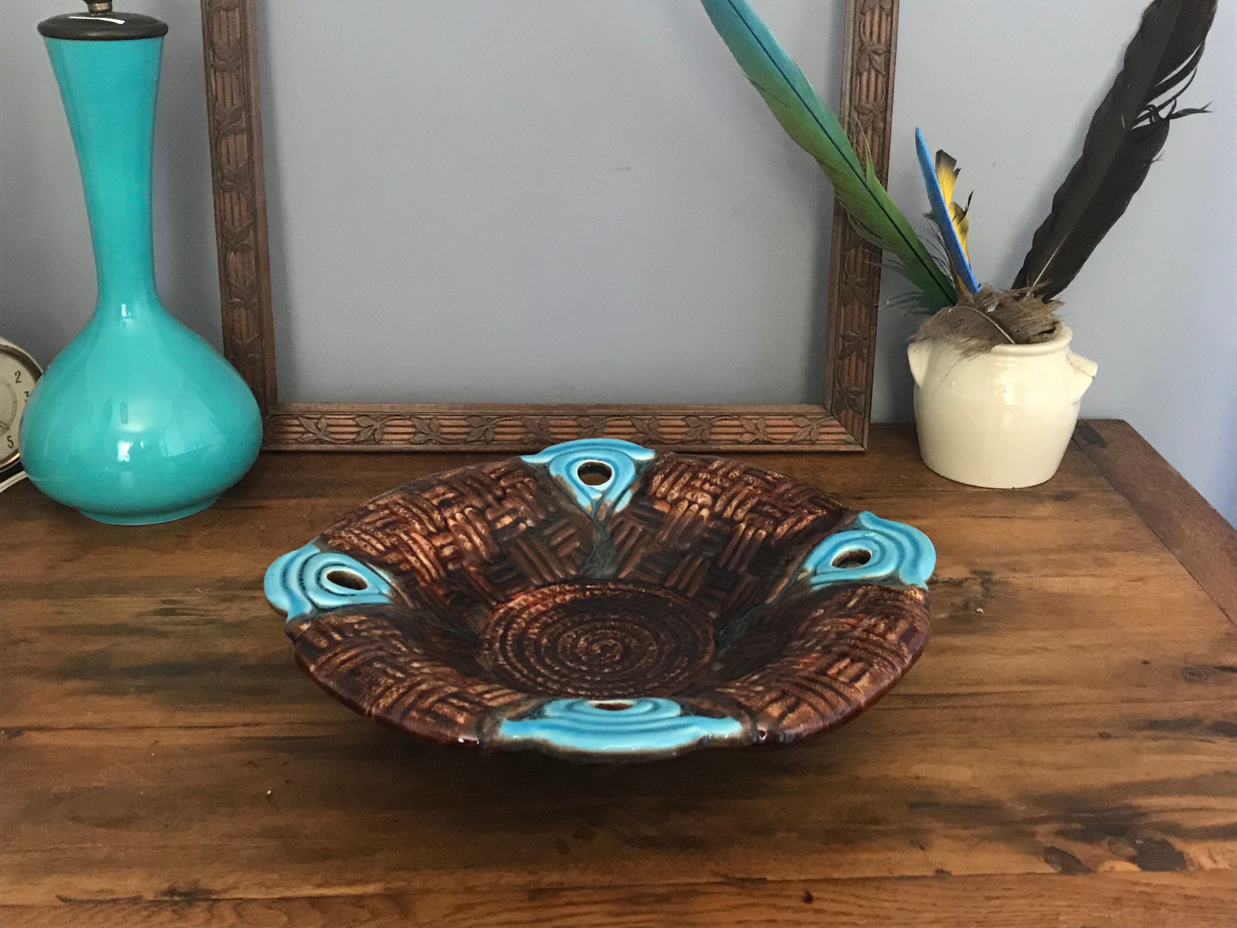 Empty-pocket ceramic cup