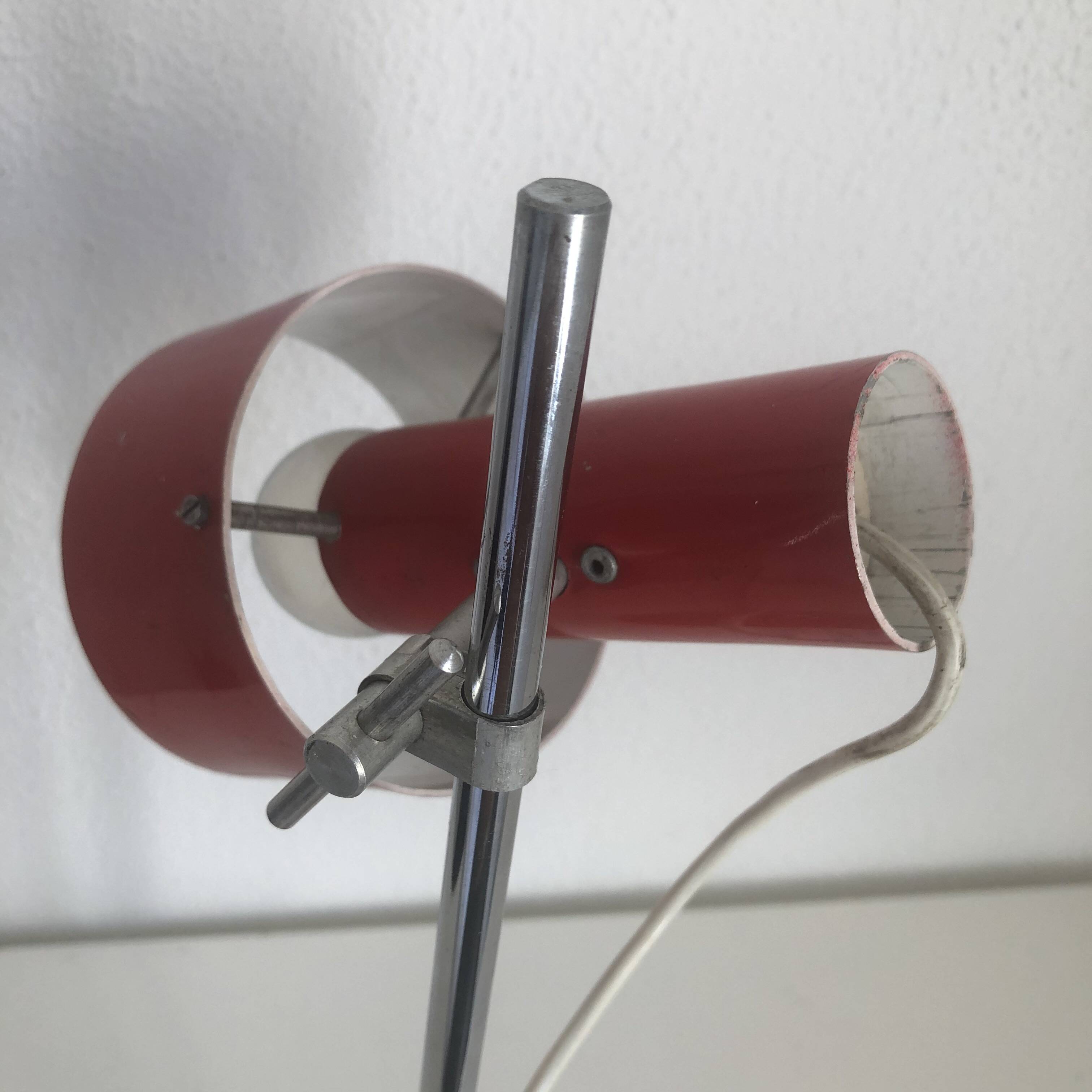 Lampe  vintage 1960 Monteuse Delmas rouge diable - 44 cm