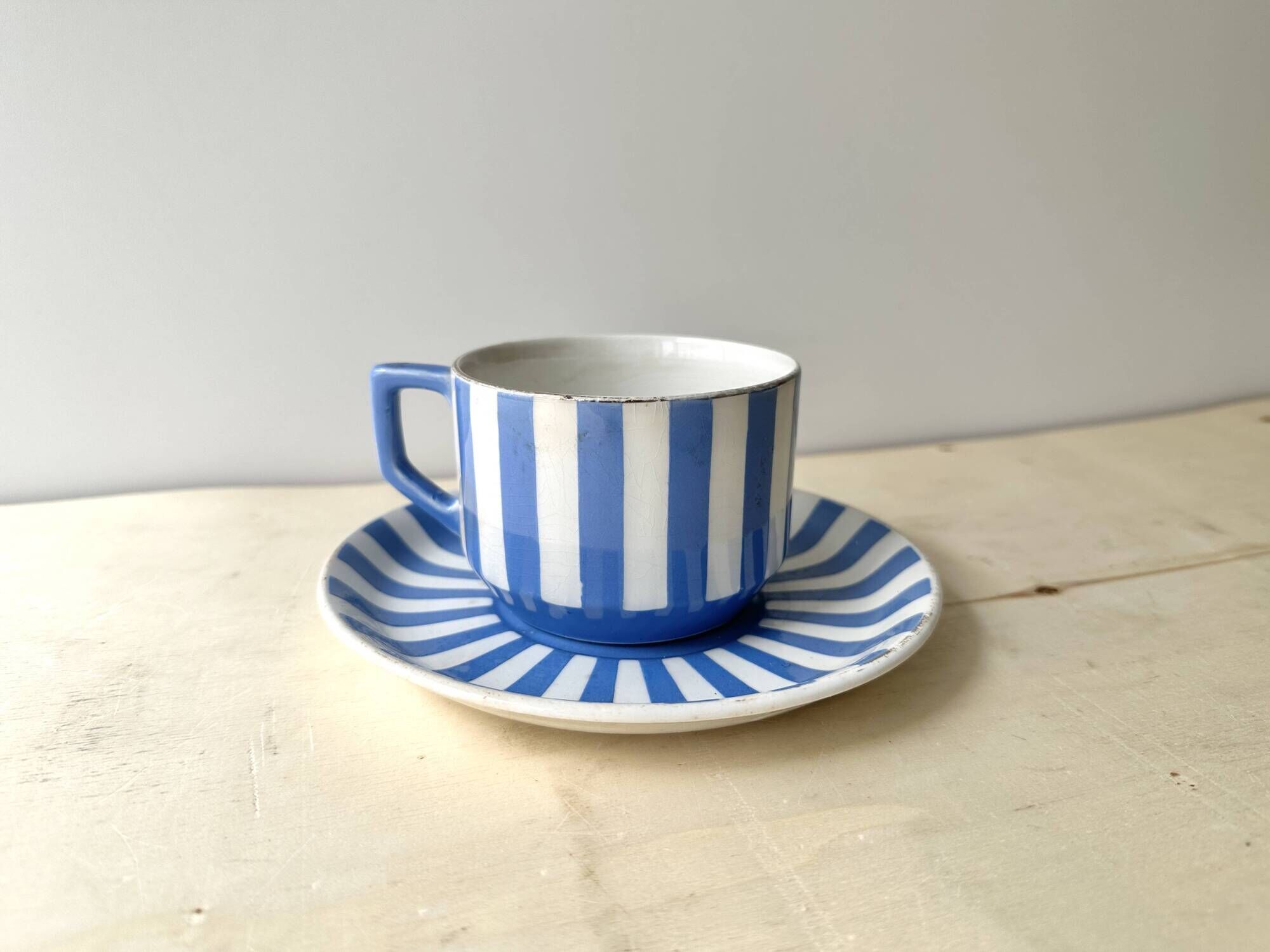 Large cup and saucer fox trott sarreguemines 1930s