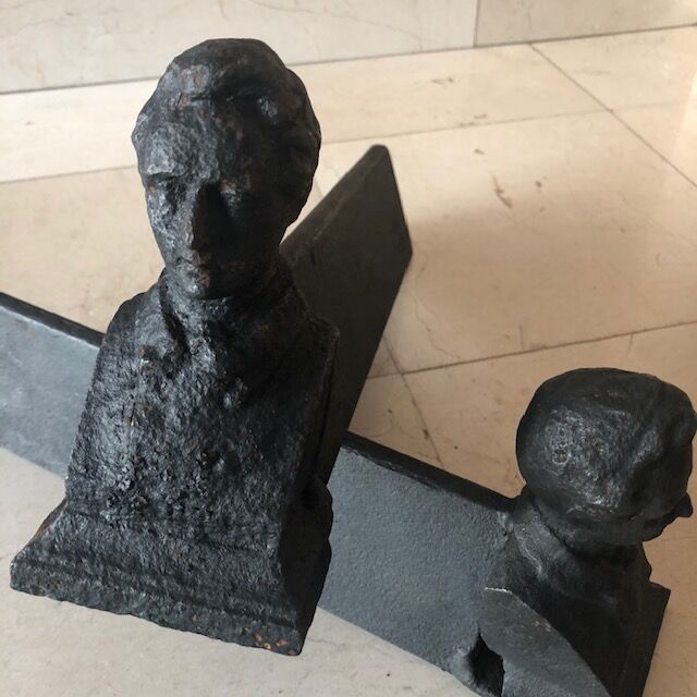 Paire de chenets "Tête de Chateaubriand", époque 19ème siècle