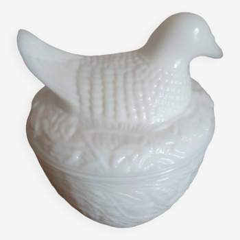 White opaline candy box depicting a bird on its nest, 70's