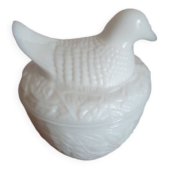 White opaline candy box depicting a bird on its nest, 70's