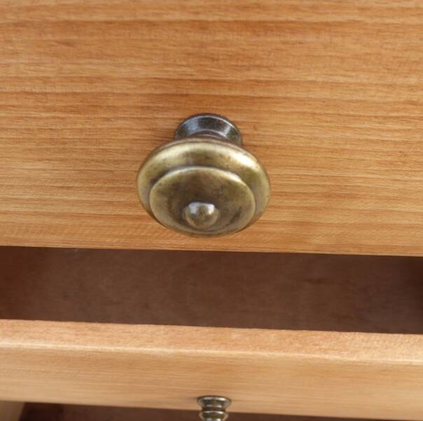 Art Deco 5-drawer chiffonier in solid wood with brass knobs – Fully restored