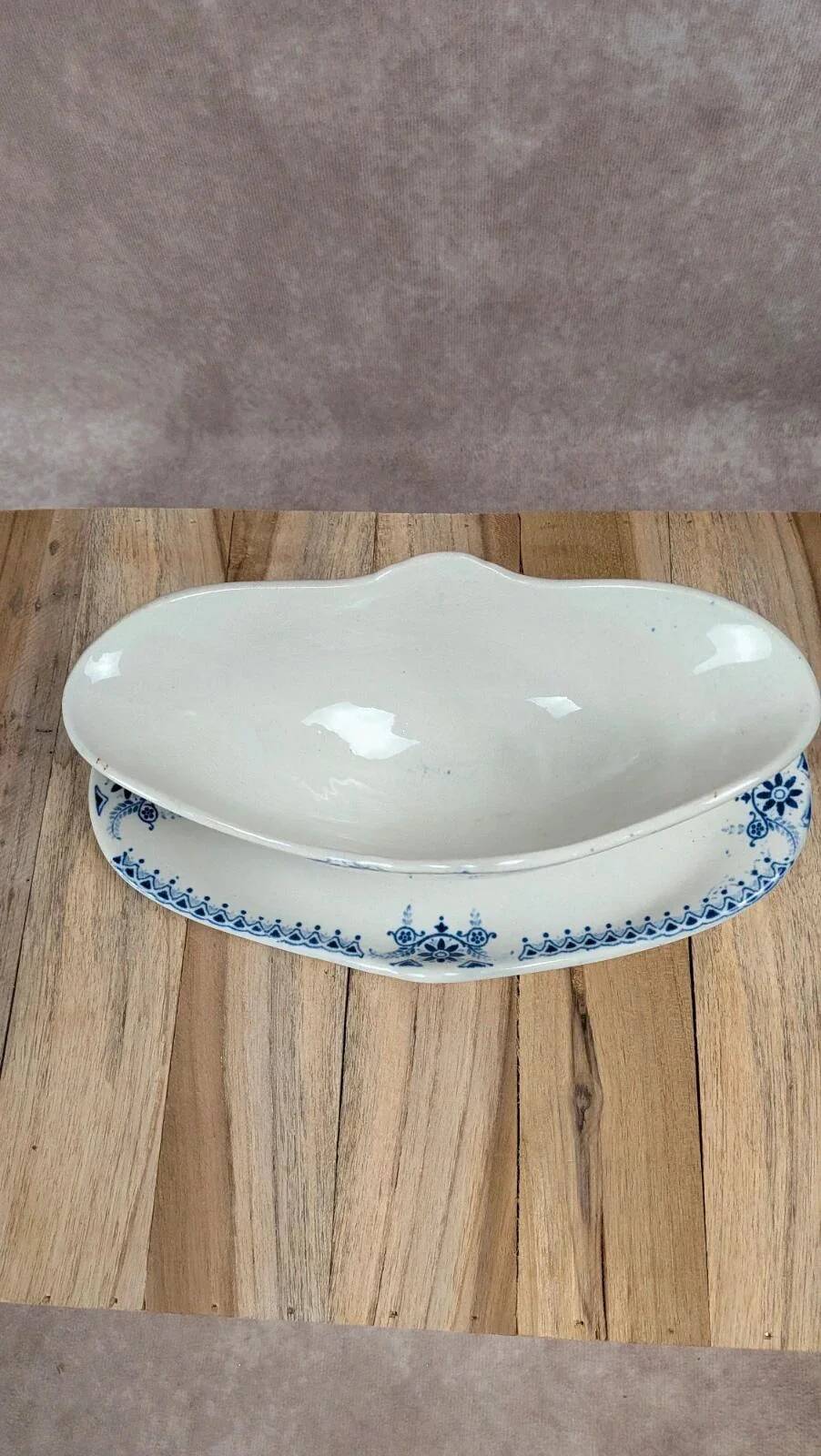 Antique sauce boat K&g Lunéville – Lunel model
