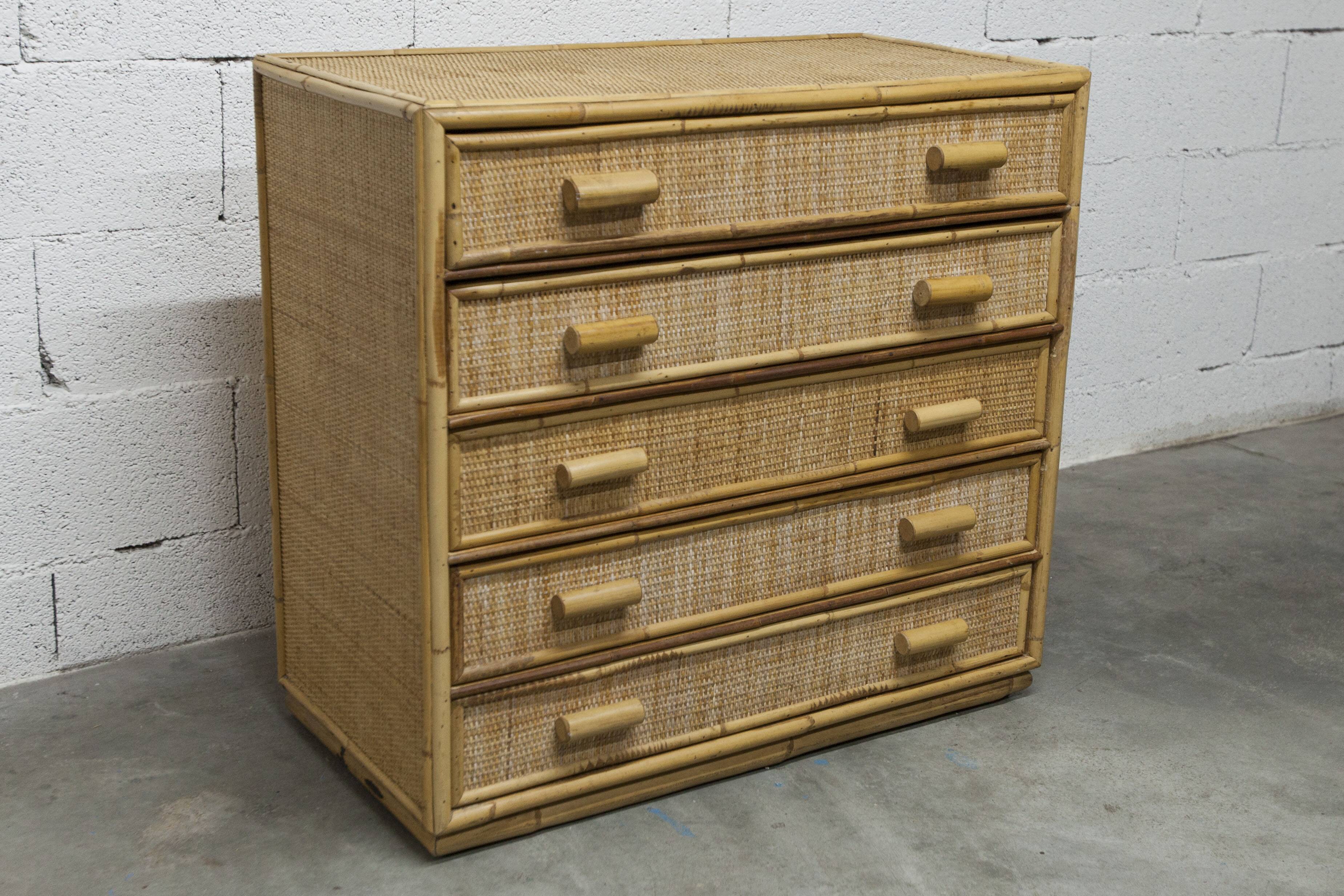 Rattan chest of drawers with 5 drawers from the 1970s.