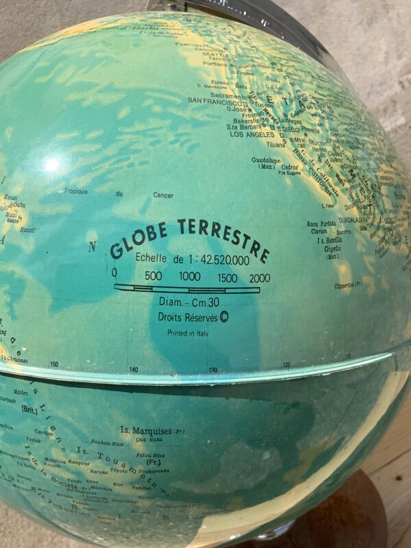 Globe vintage éclairé pied en bois monture argenté déco bureau ancien