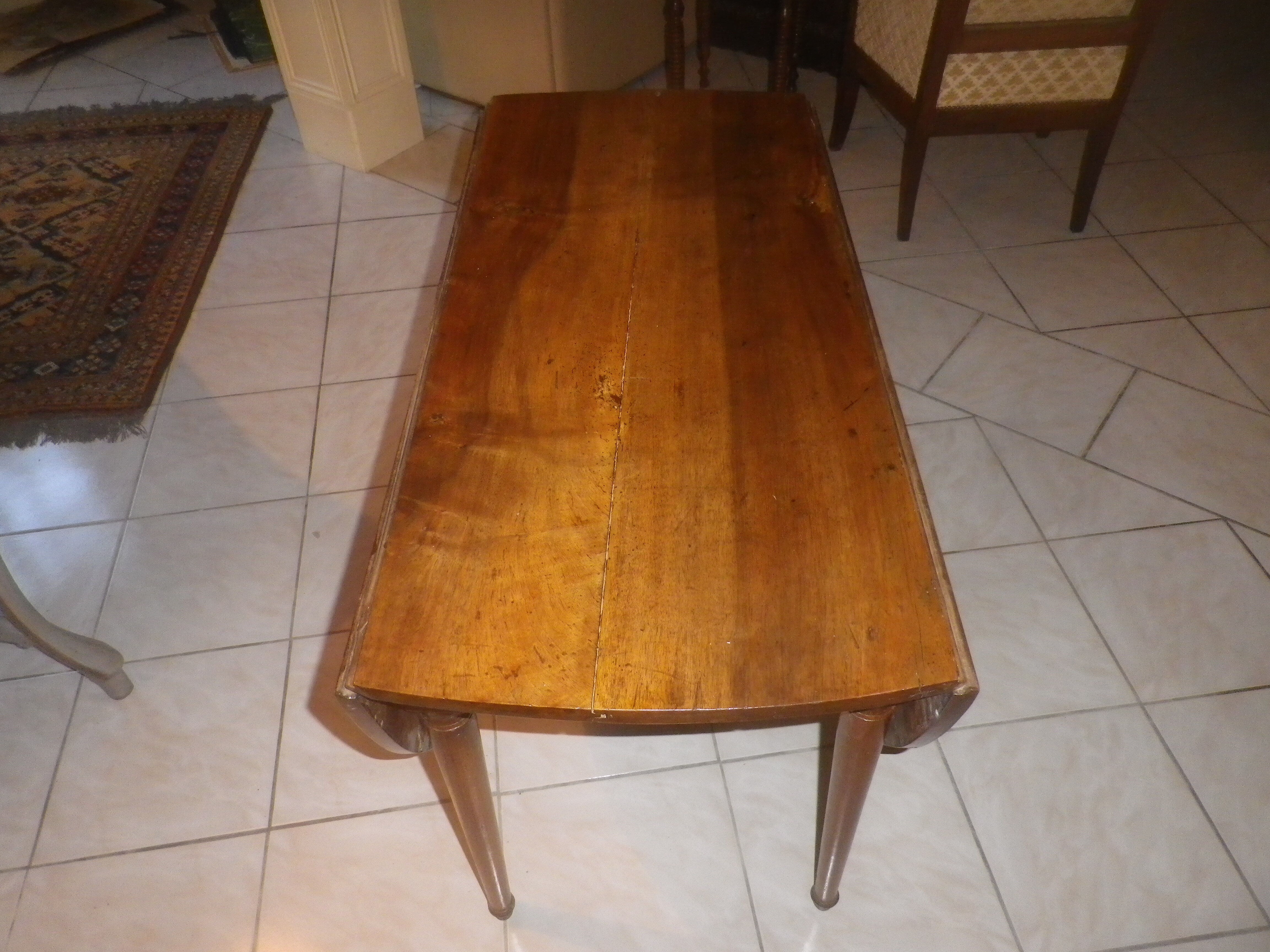 Oval folding dining table