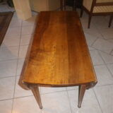 Oval folding dining table