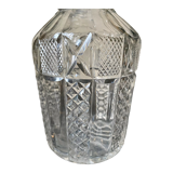 Round carfe in chiseled glass