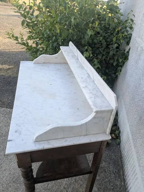 Dresser, vanity table