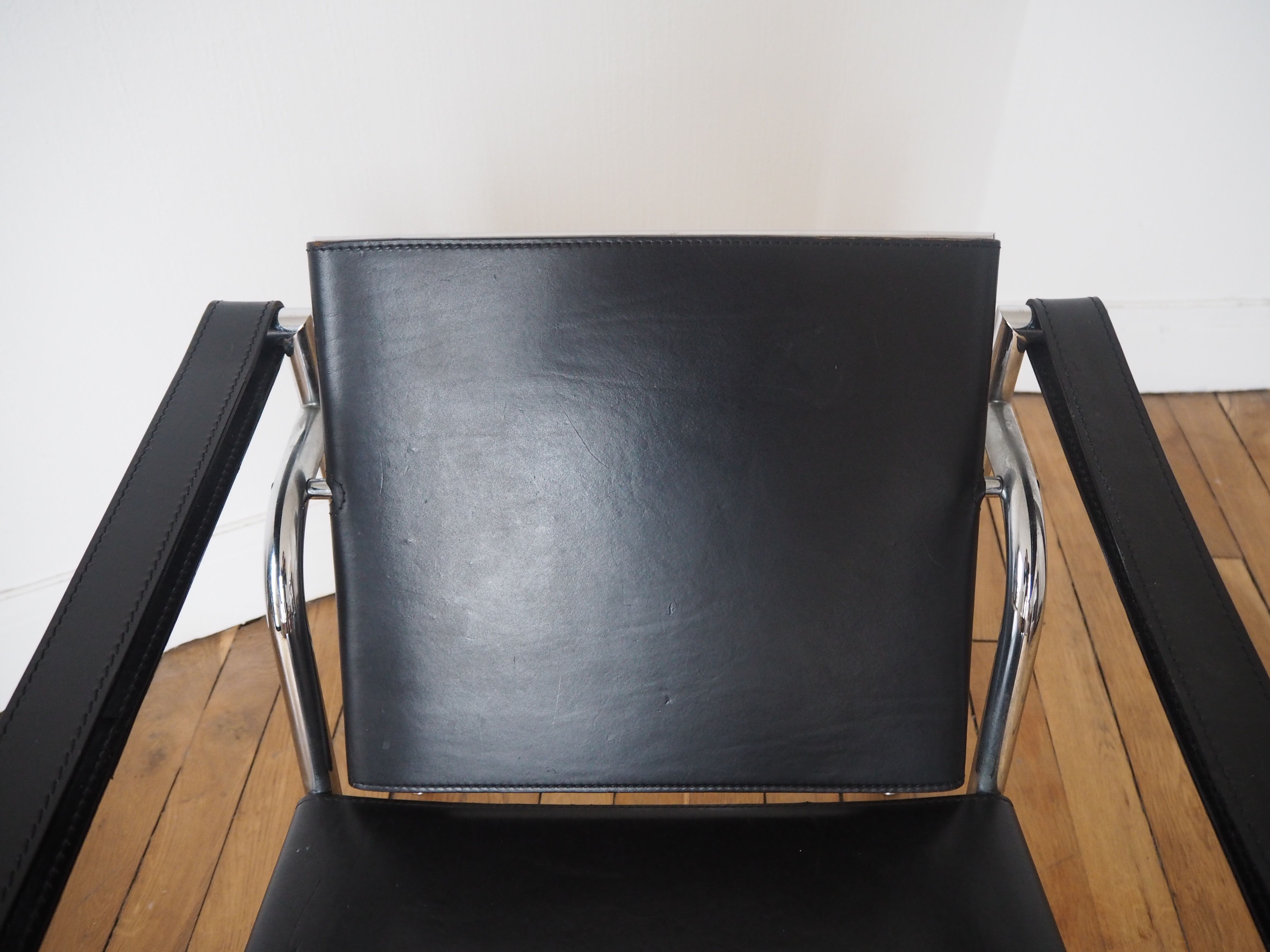Paire de fauteuils LC1 par Le Corbusier