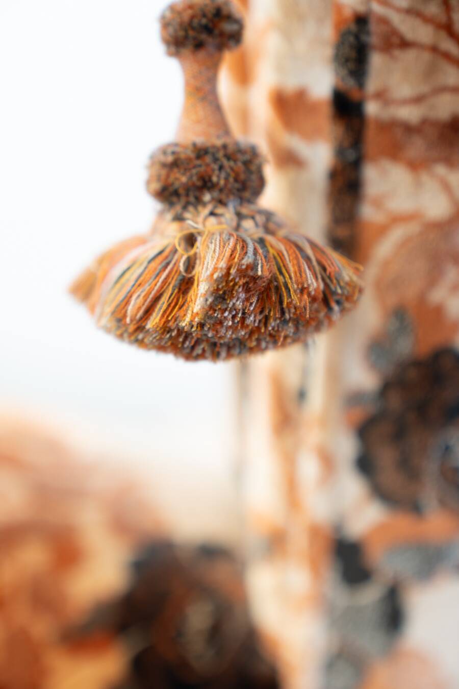 Living room composed of a 3-seater sofa and 2 armchairs, baroque style from the 1970s.