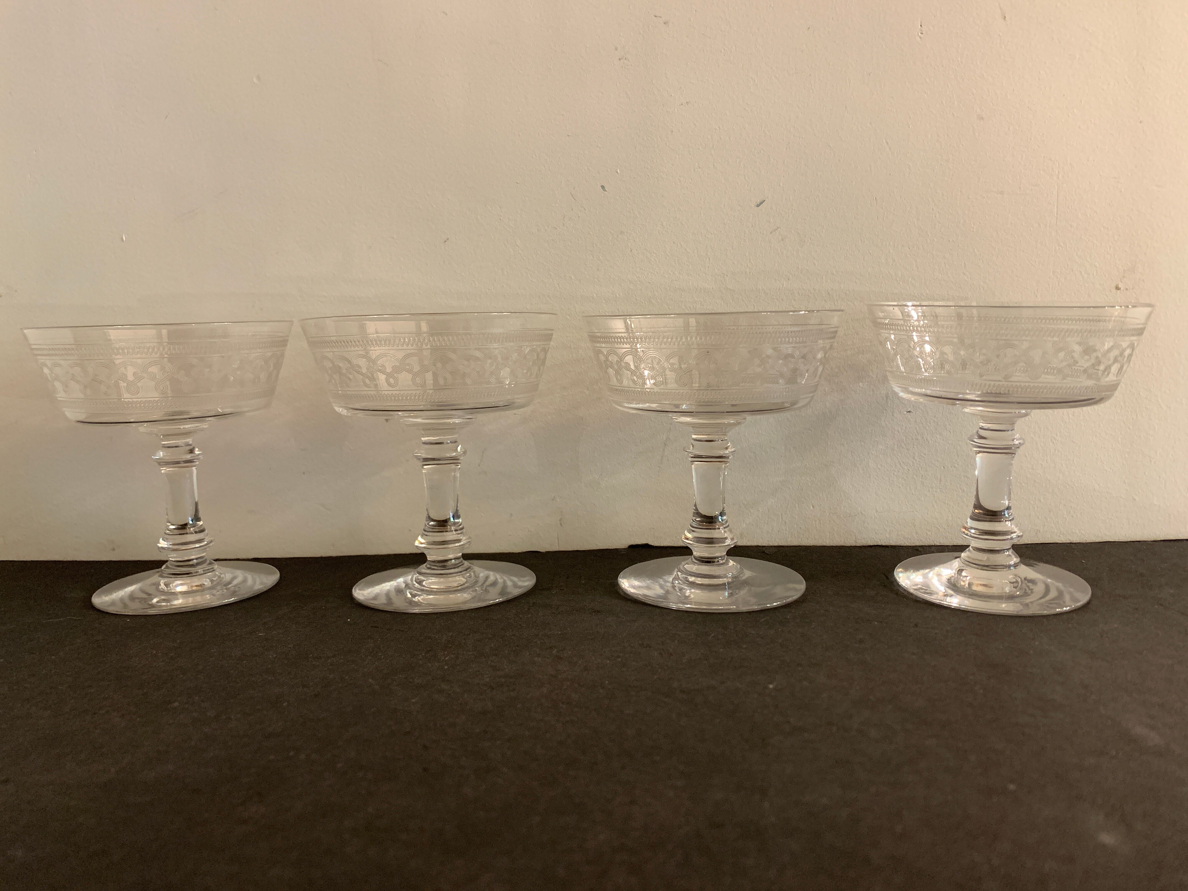 4 coupes à champagne en cristal taillé et soufflé