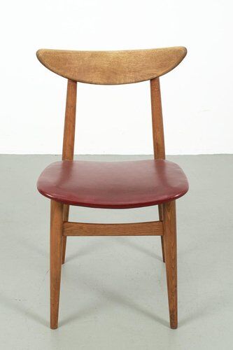 Chaise vintage avec simili cuir rouge
