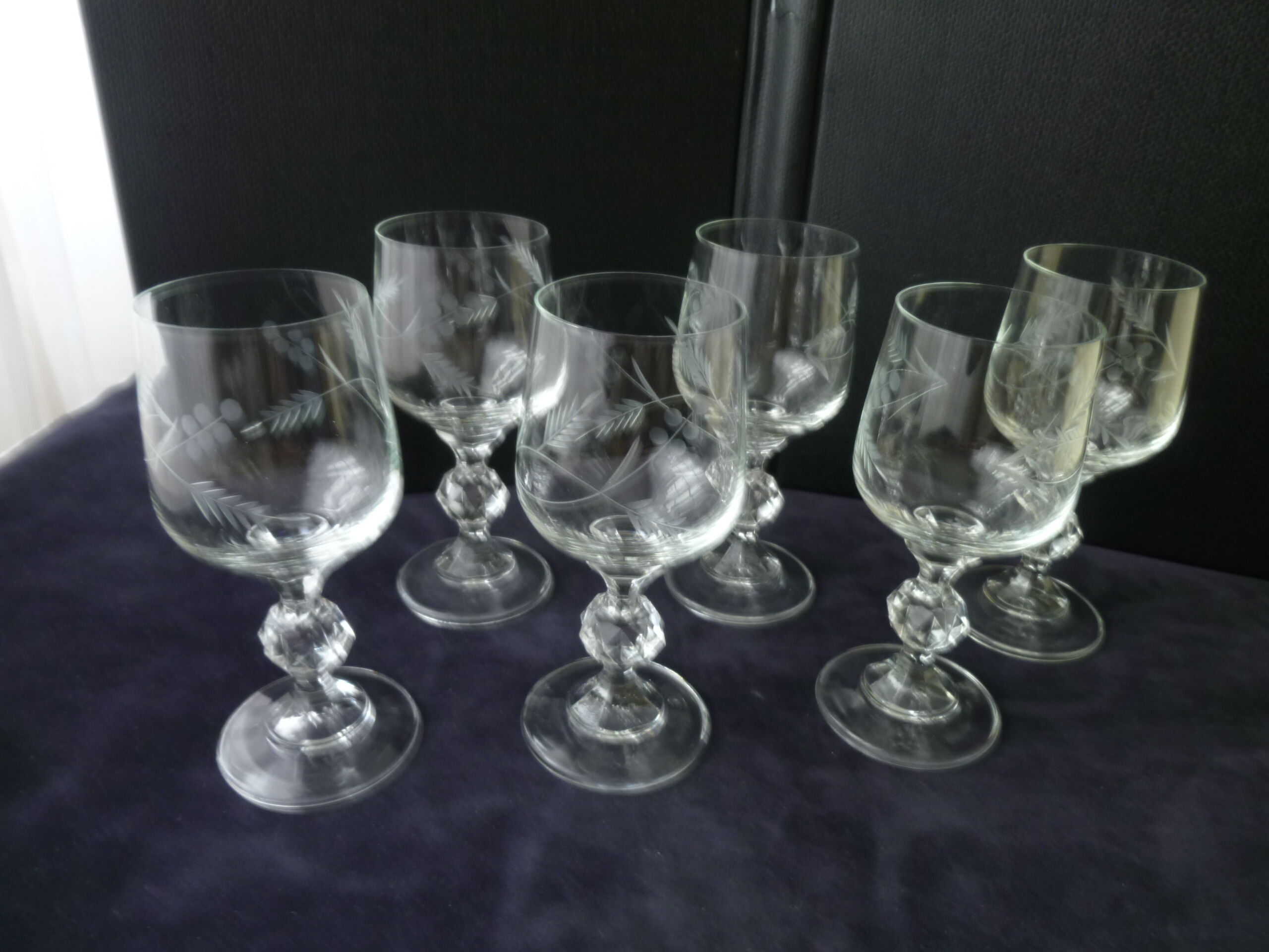 Set de 6 verres à vin en verre meulé