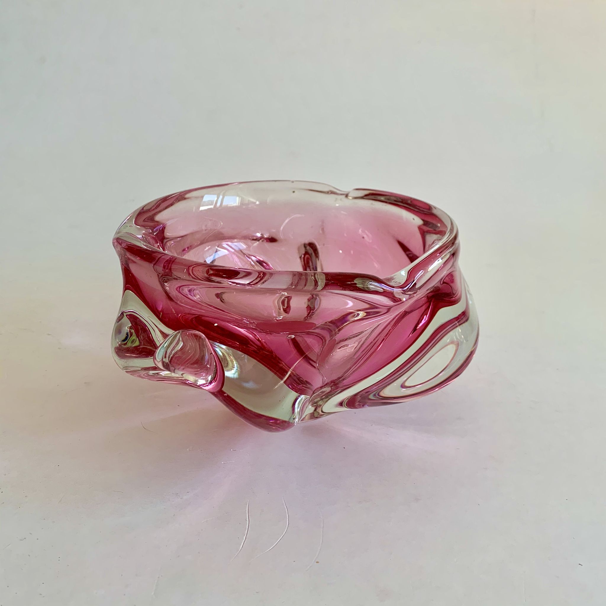 Pink ashtray by Jozef Hospodka for Chribska Sklarna, 1960s