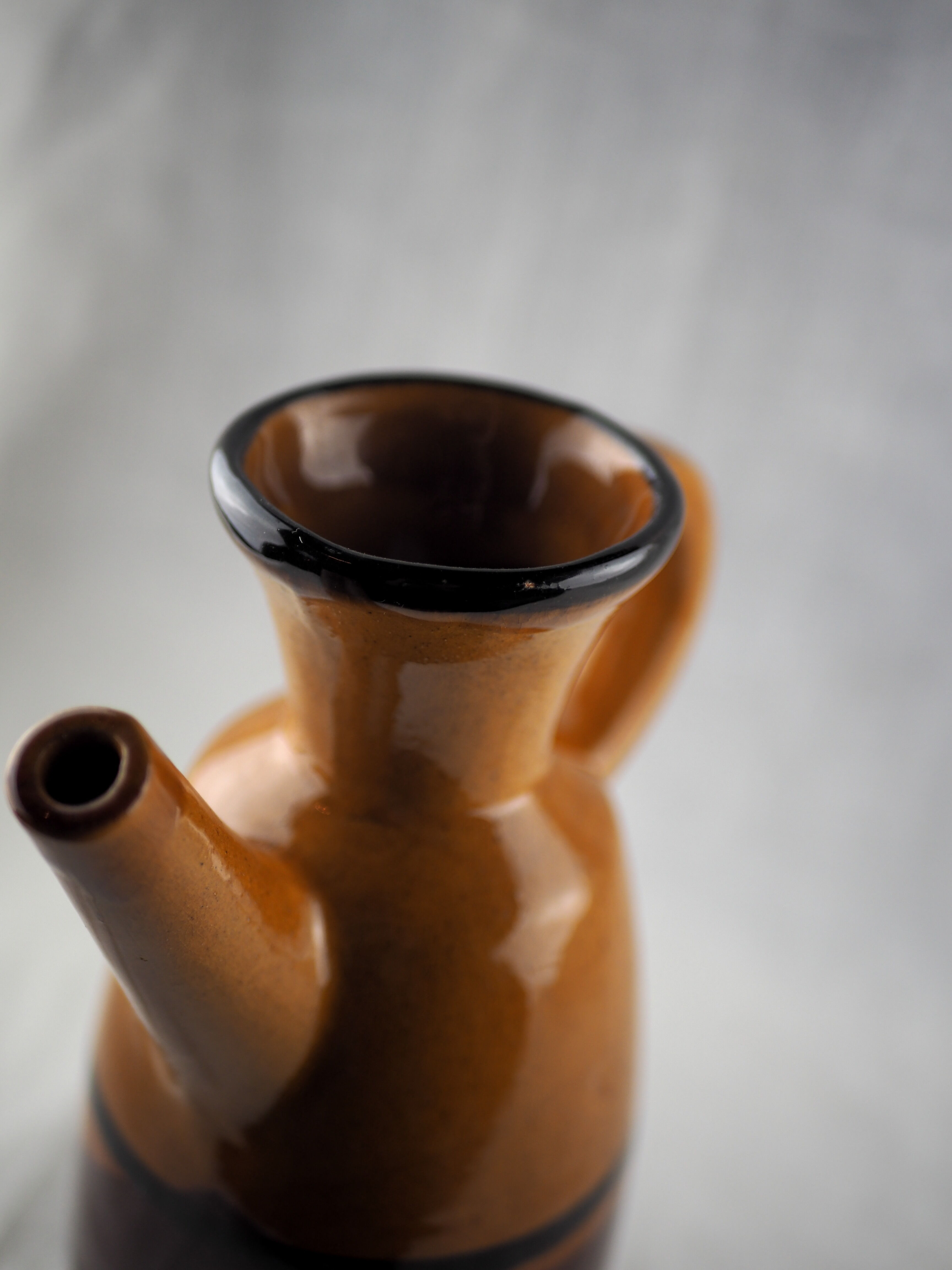 Water pitcher, vibe sixties black and ochre - anonymous - 50s / 60s