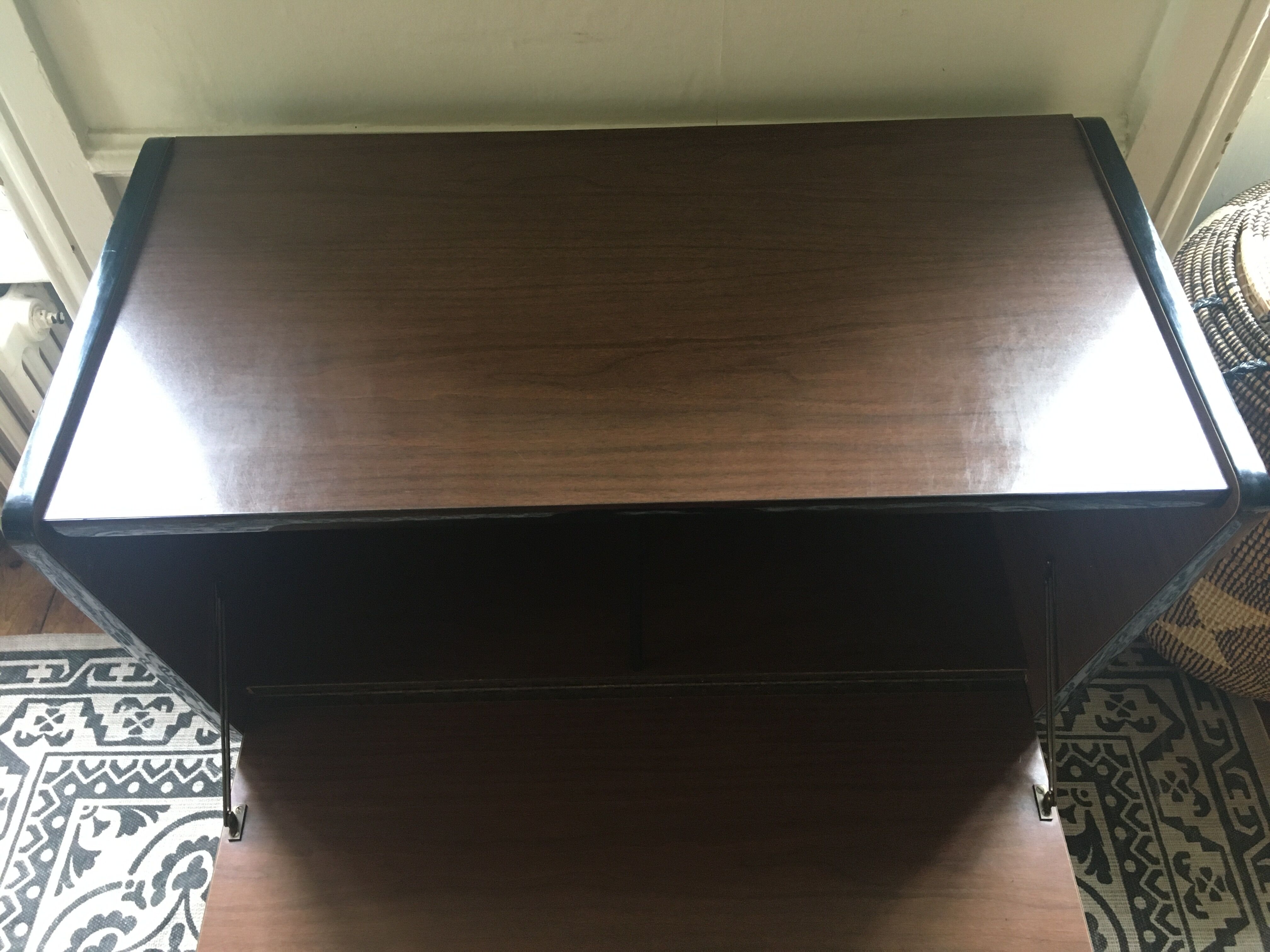 Meuble bar à roulettes en formica 50/60