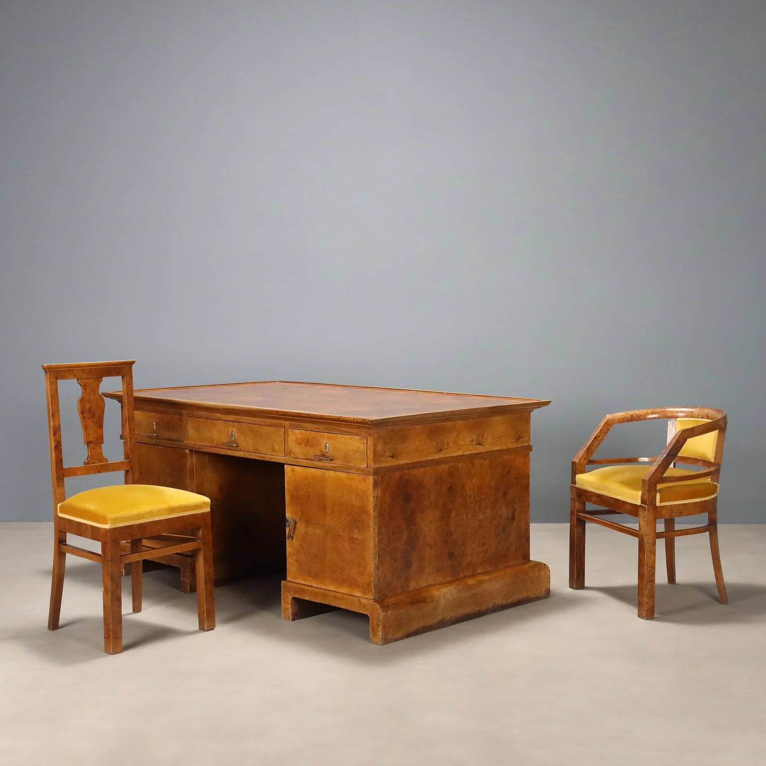 Antique Art Deco desk in walnut and walnut burl, 20th century