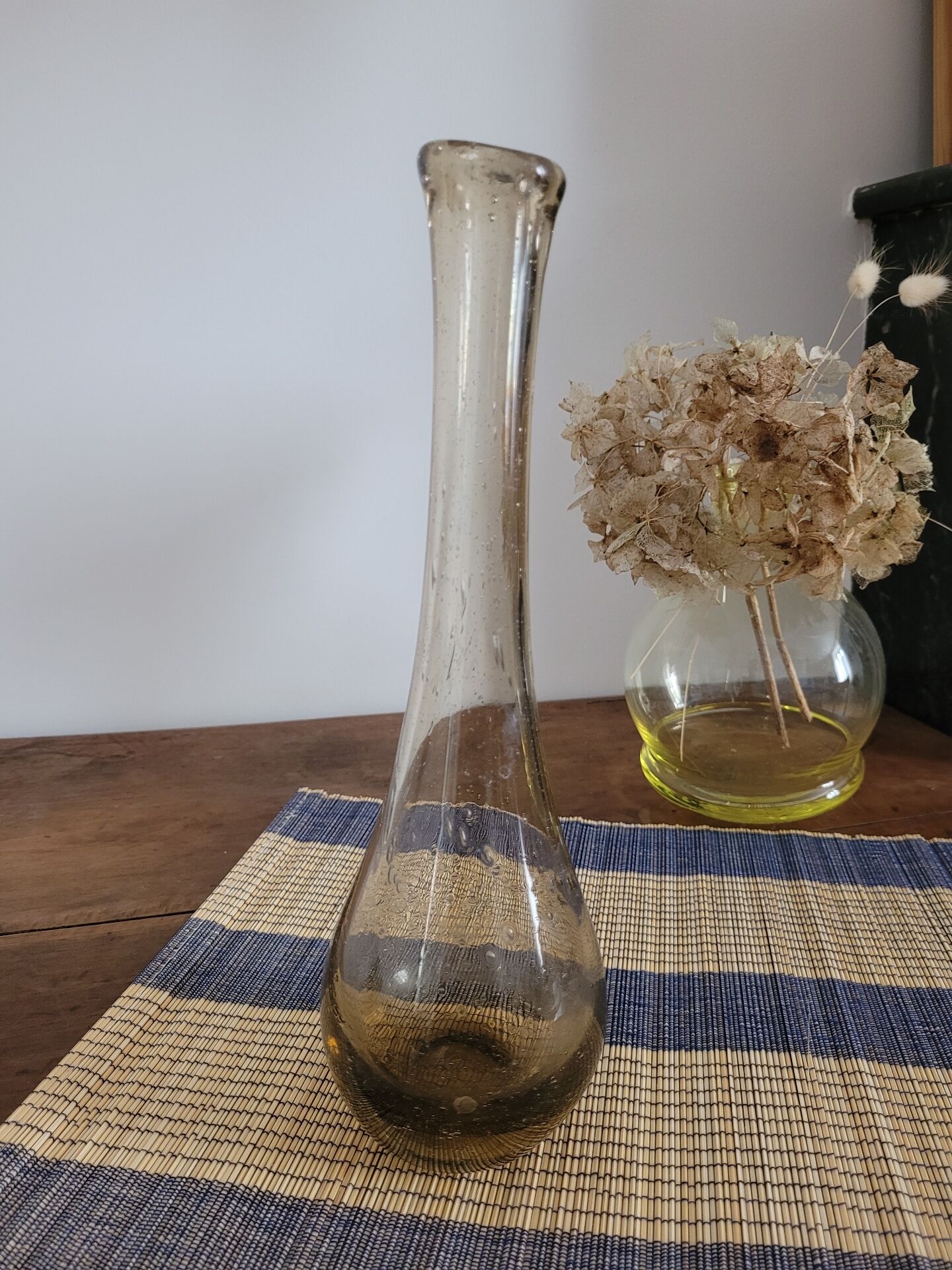 Vase soliflore en verre soufflé forme goutte