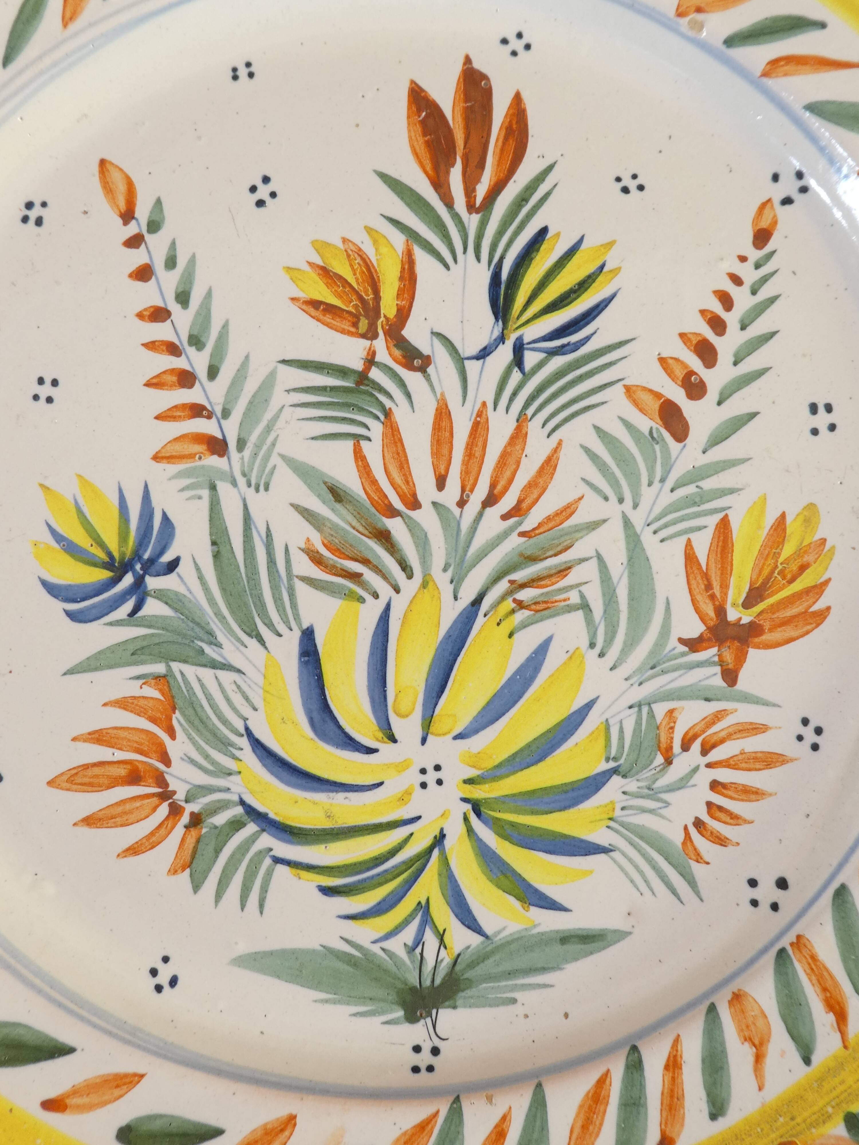 Plate in Faience HR QUIMPER hand-painted floral decoration