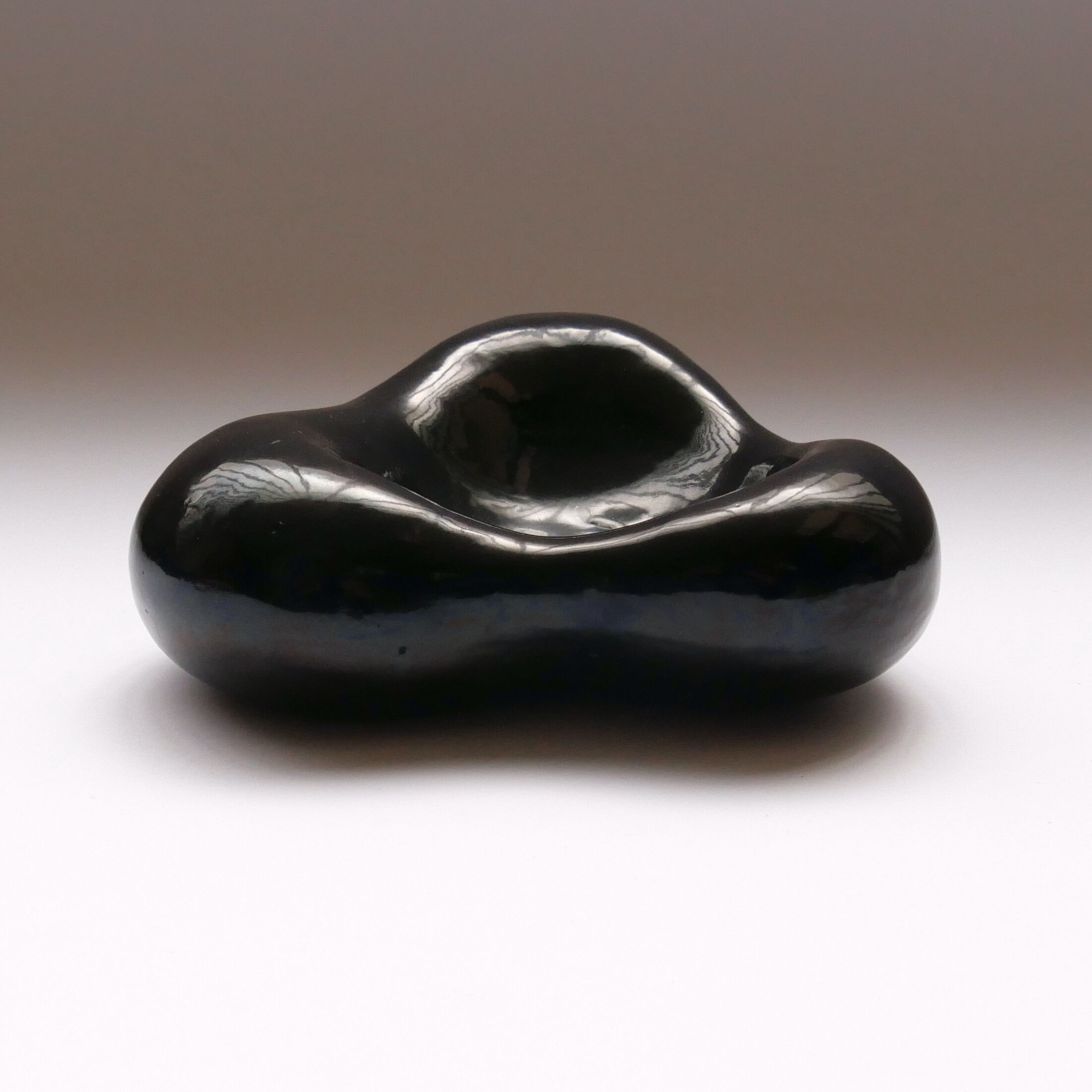Biomorphic vacuum-pocket cup - black modeled ceramic - 1950's