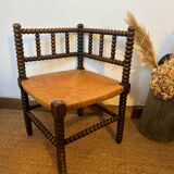 Corner chair in turned wood and straw