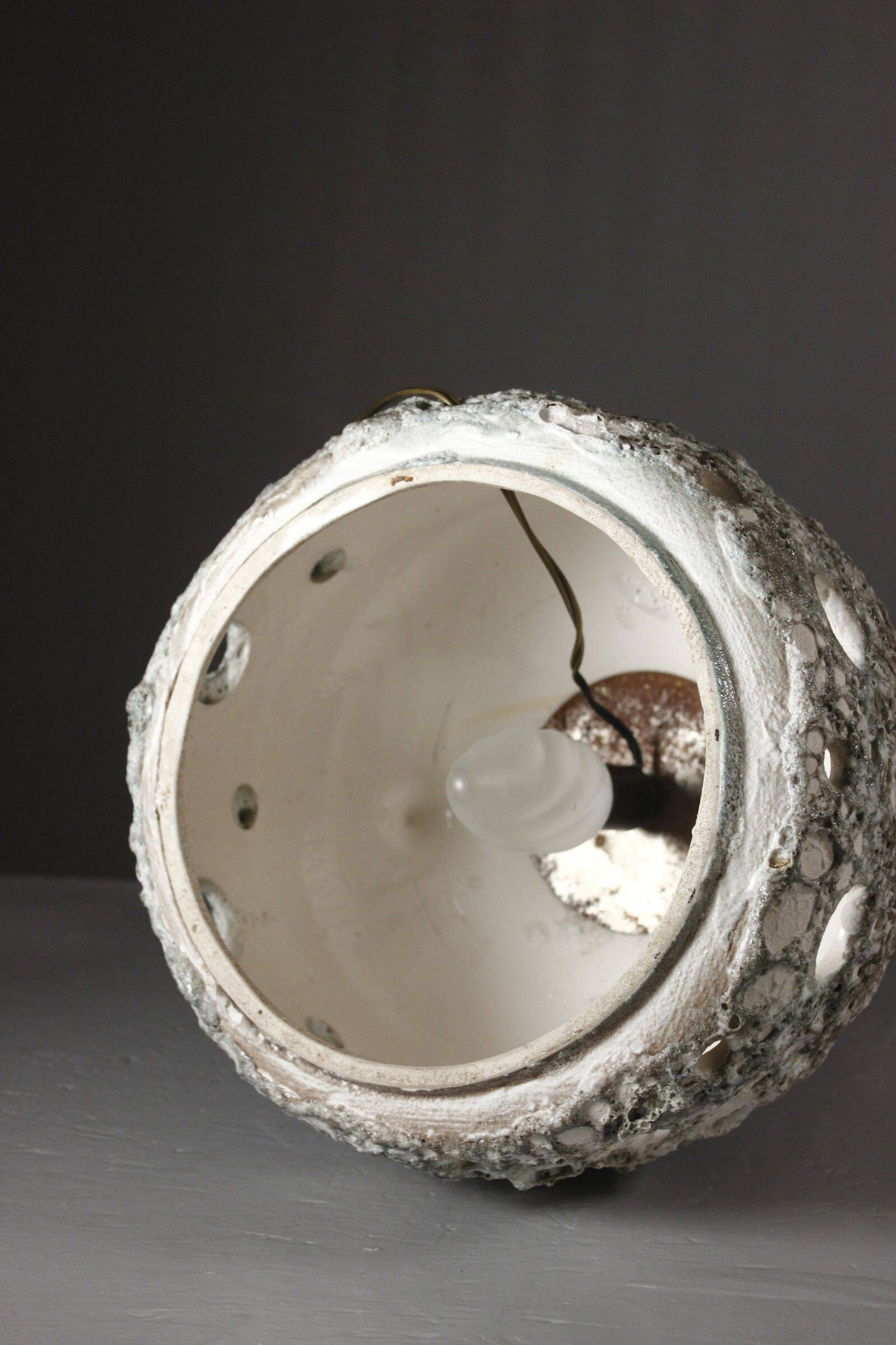 Large ceramic lamp base, fat lava, brutalist design, double lighting.