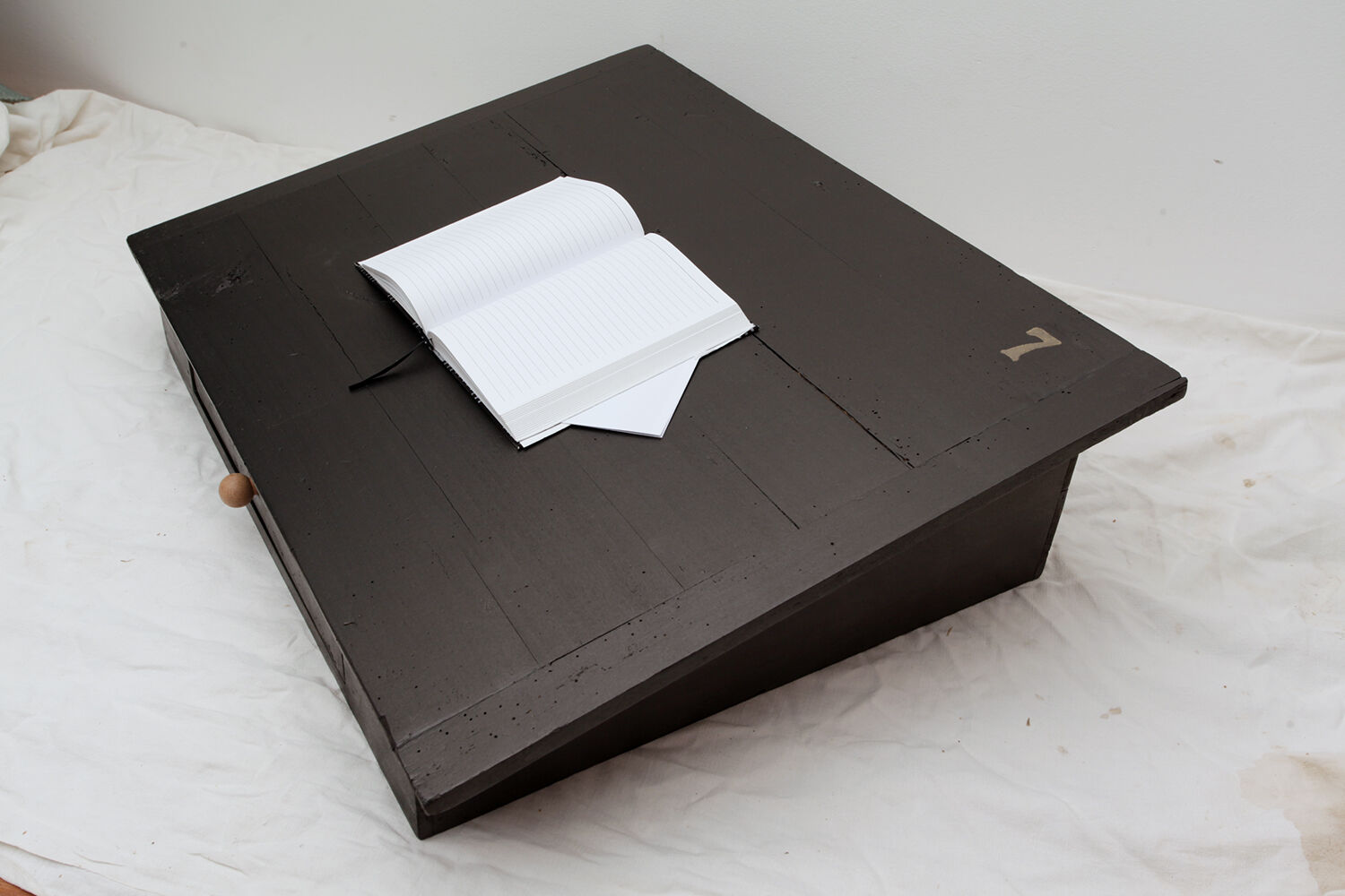 Written accountant's desk numbered black wood