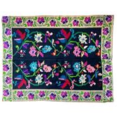 Tapis de laine roumaine design floral avec bordure verte sur fond noir 180x153cm