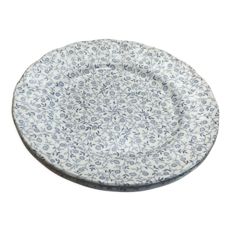 2 plates Royal Tudor Laura