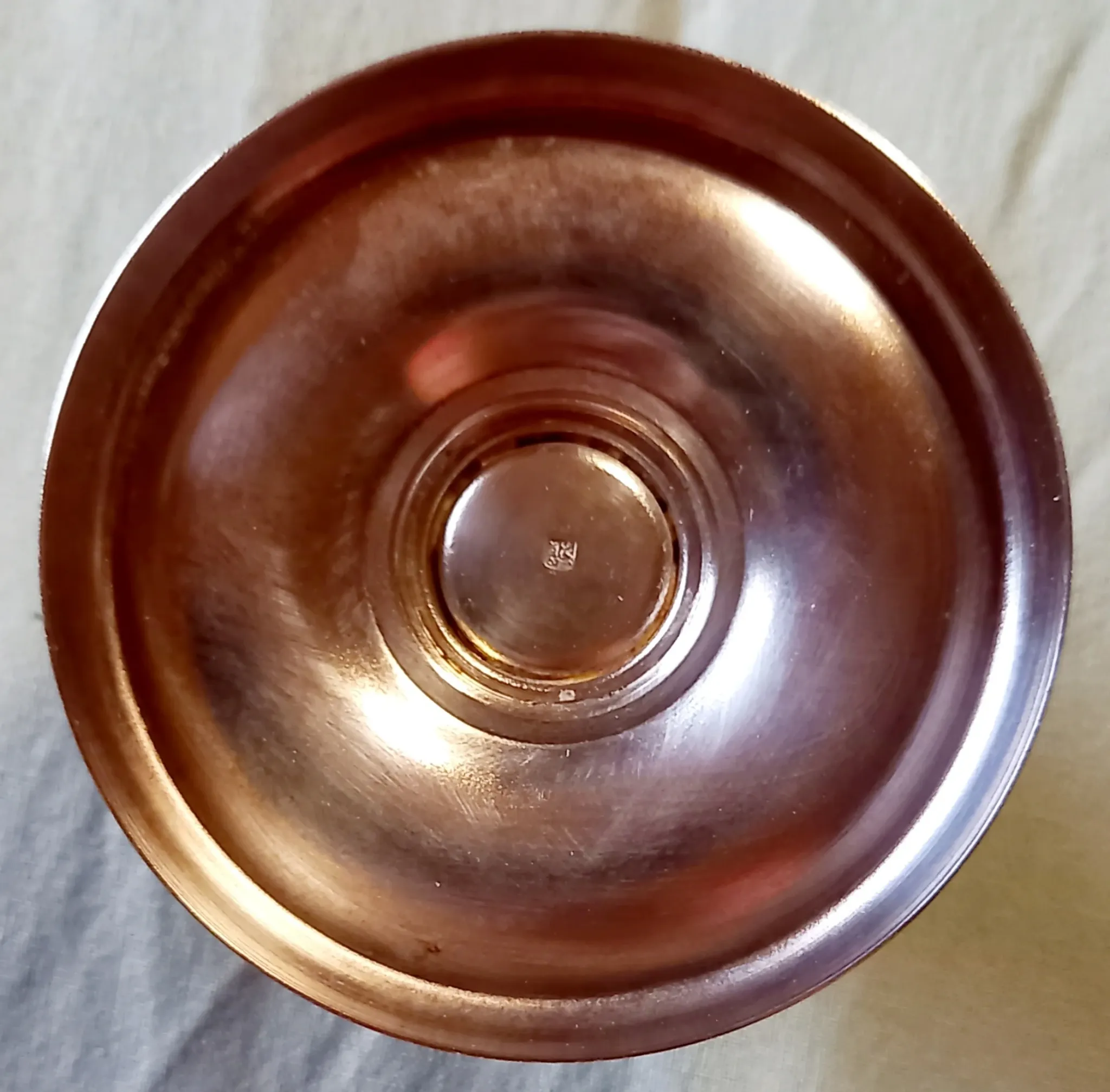 Egg cup and spoon with shell pattern in silver-plated metal 1970