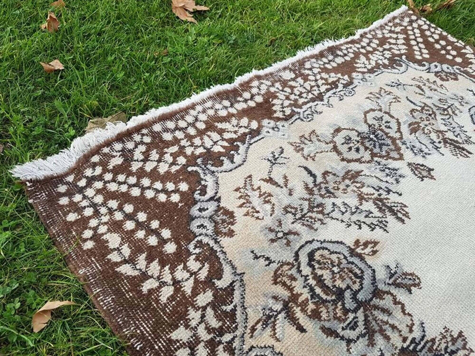Vintage handmade Turkish rug 118x220 cm
