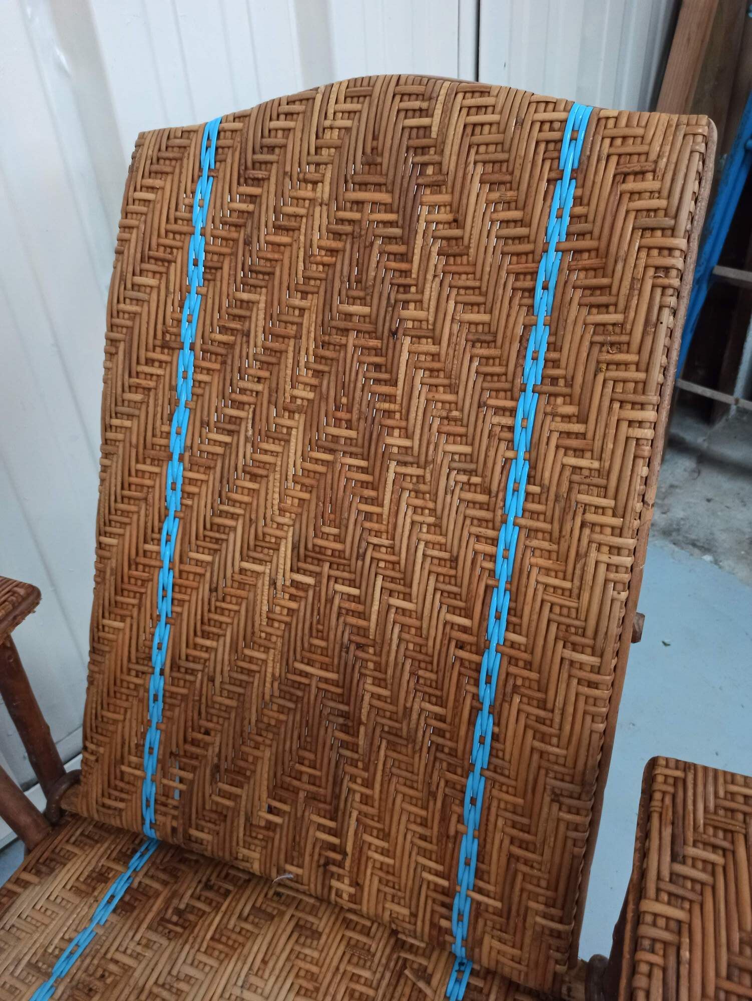 Armchair Sunbathing in wicker rattan wood lounger blue features