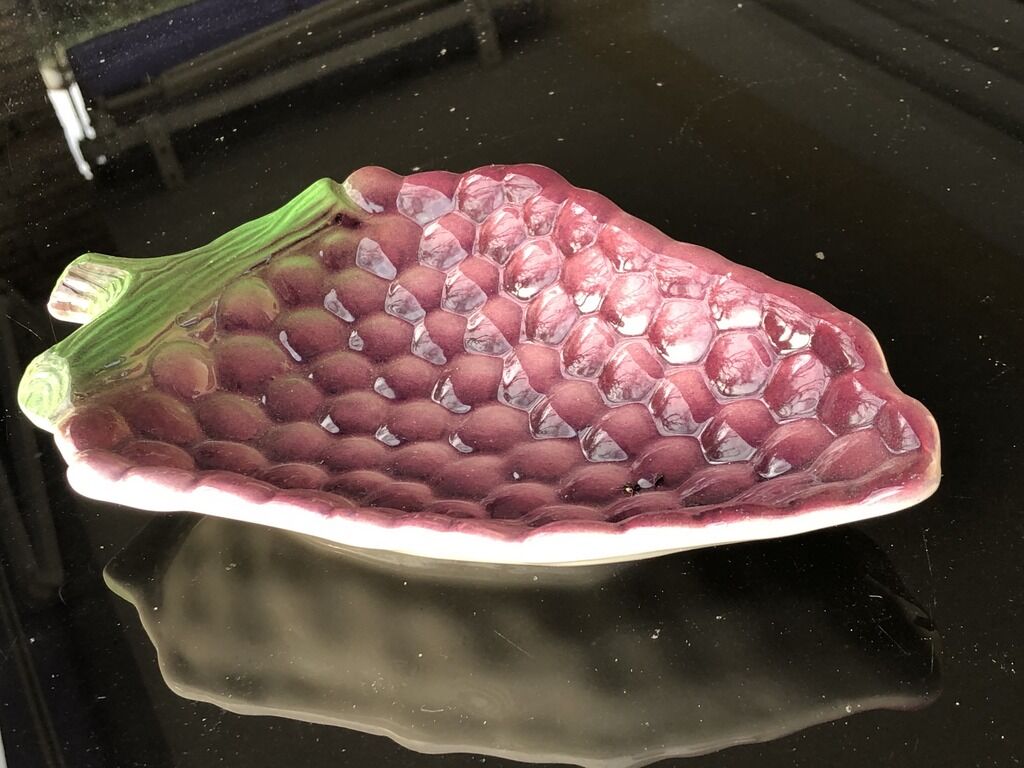 Fruit-shaped dish in earthenware