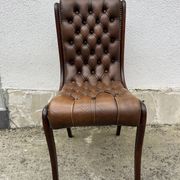 Chaise Chesterfield en cuir brun capitonné