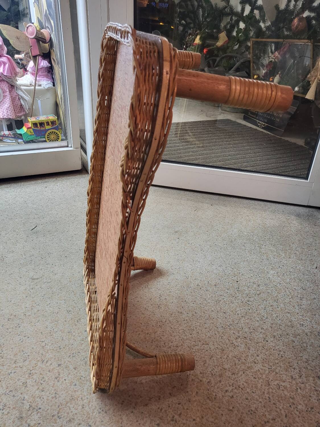 Plateau sur pieds rotin