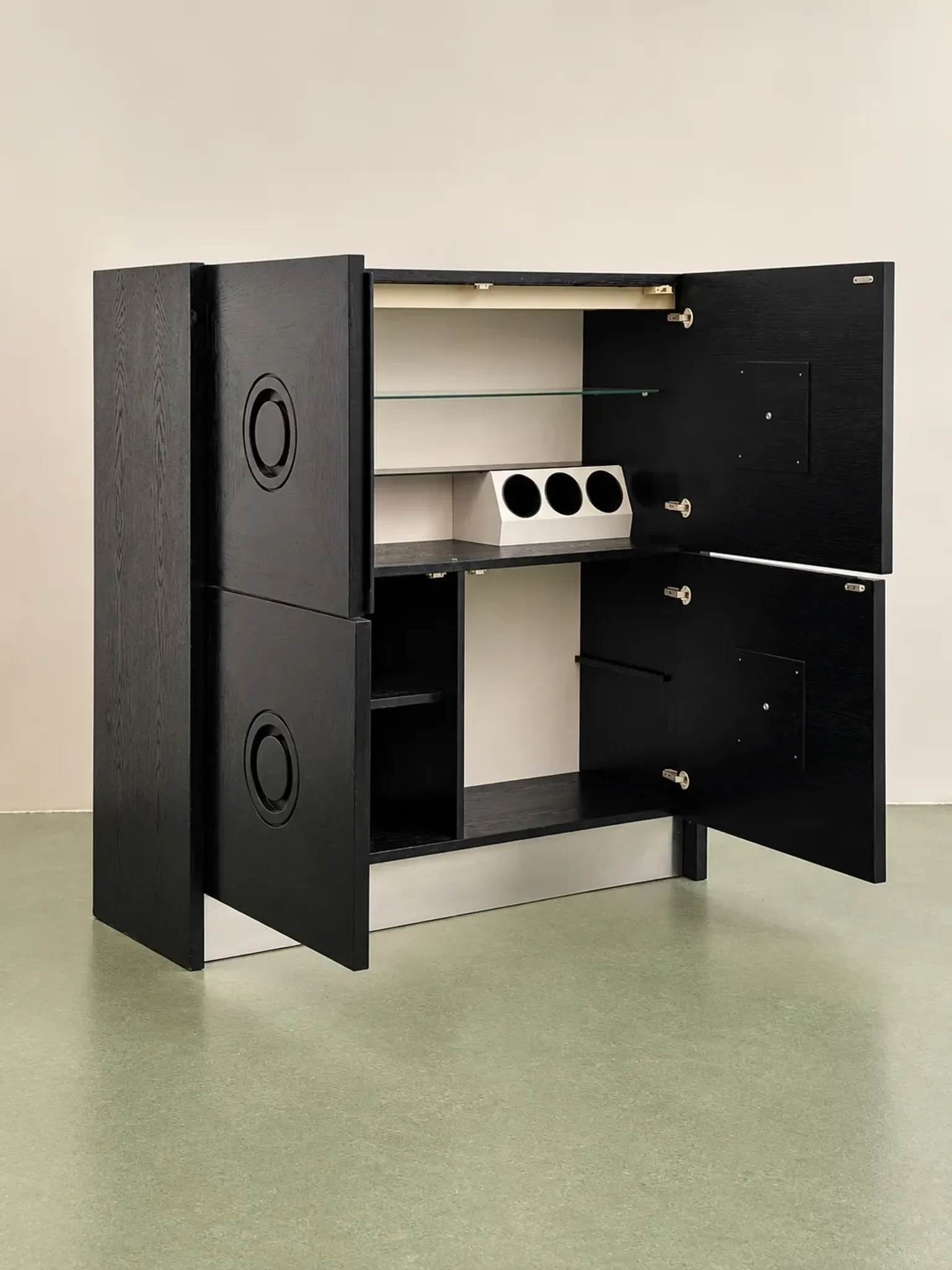 Cabinet de bar brutaliste, années 1970