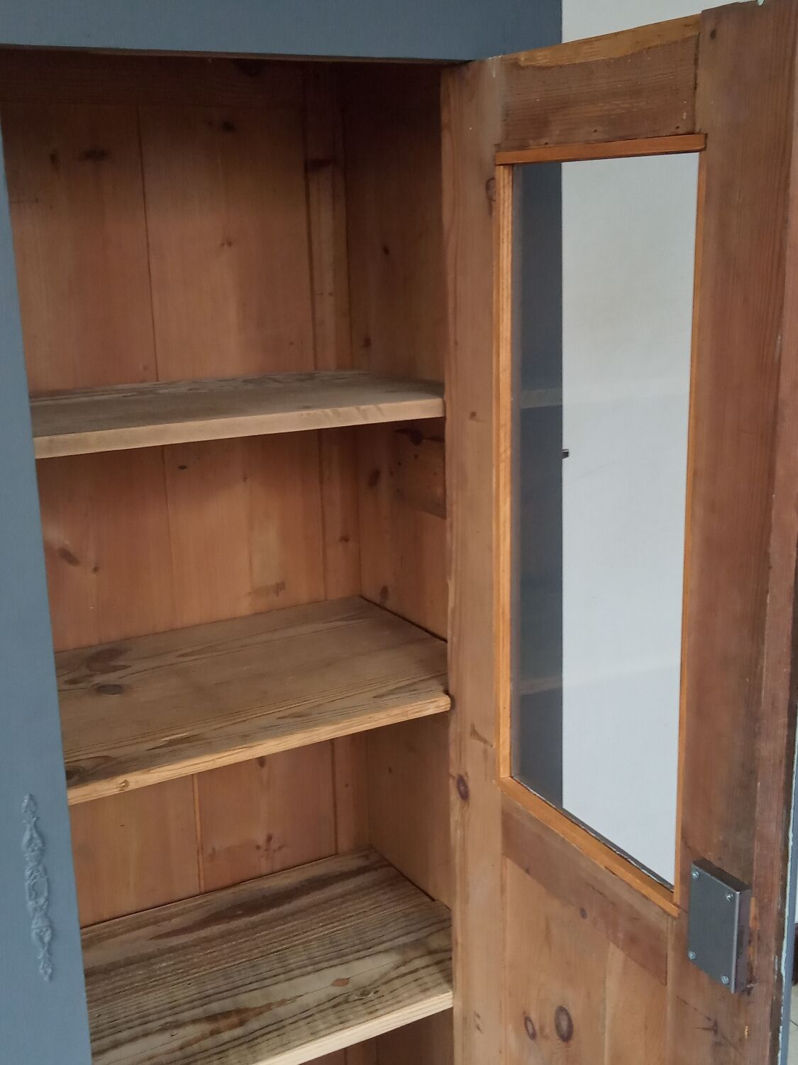 Armoire parisienne vitrée