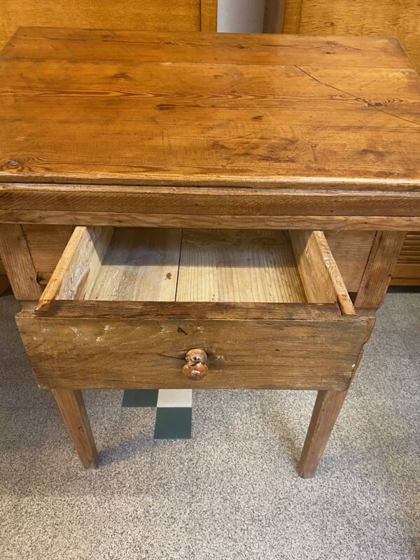 Bureau pupitre en pitchpin début xxème avec tiroir