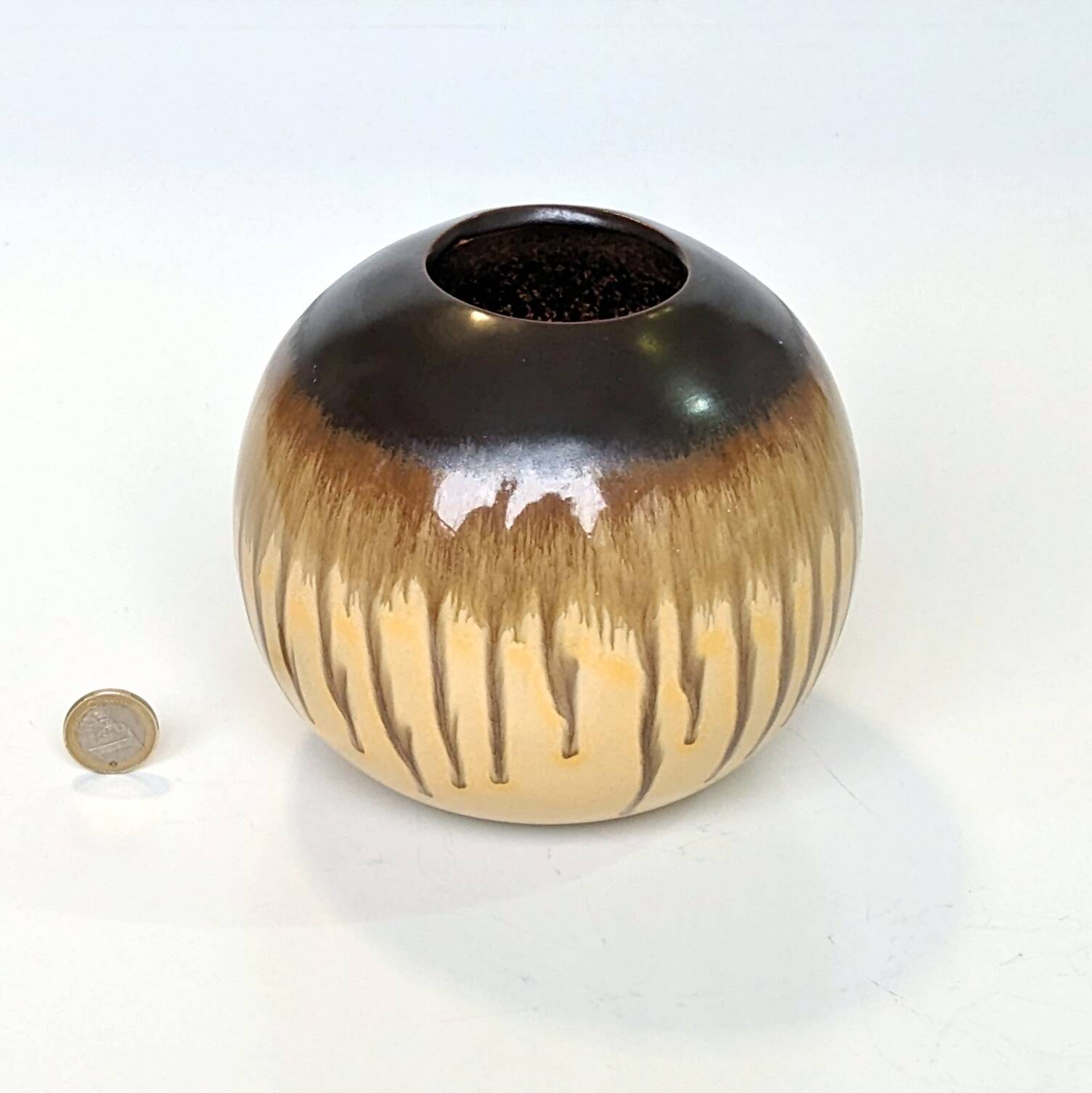 Glazed ceramic ball vase from the Broste Copenhagen brand