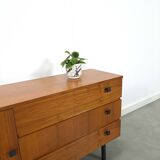 Armoire avec espace de rangement et poignées noires, buffet vintage