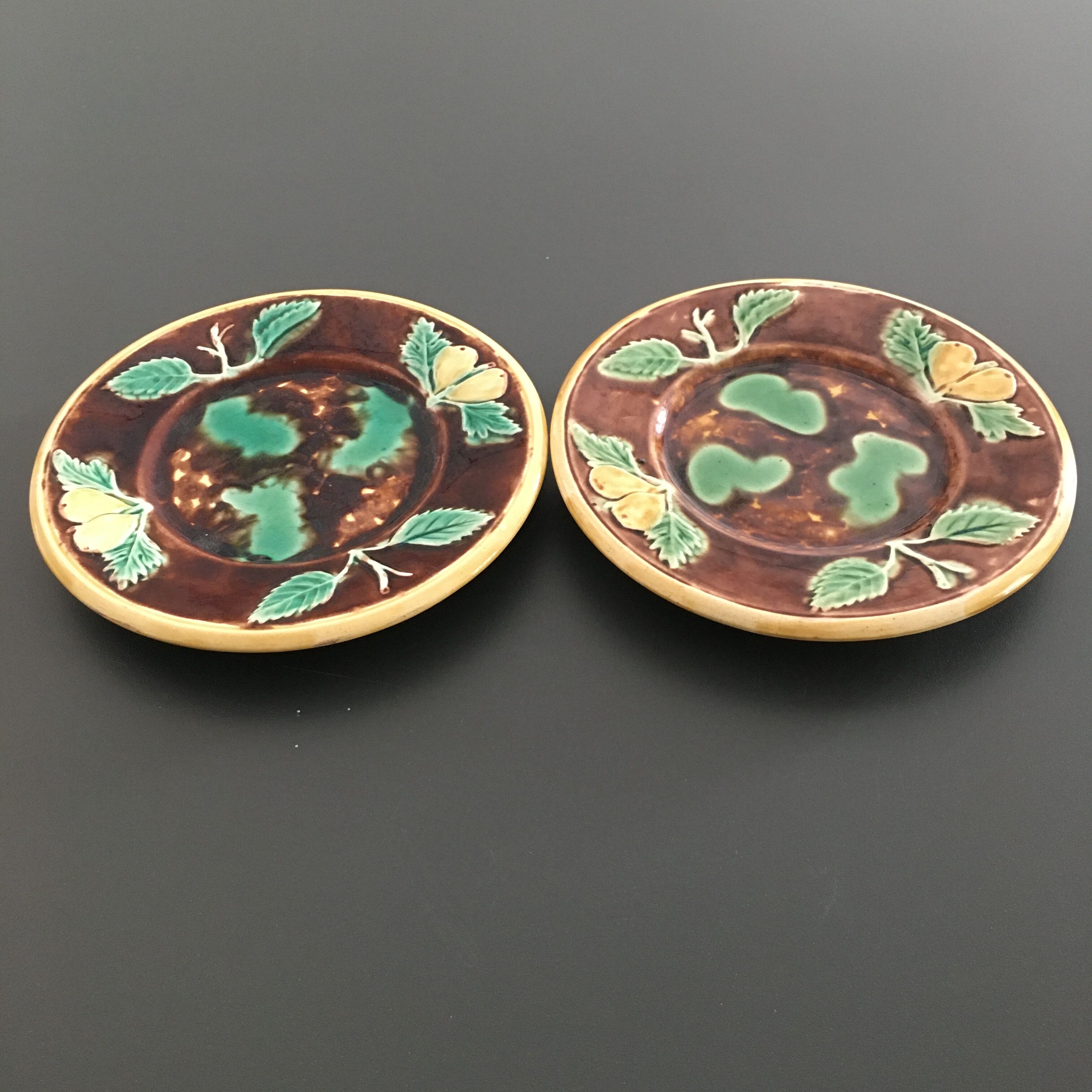 Lot de 2 assiettes décor poires