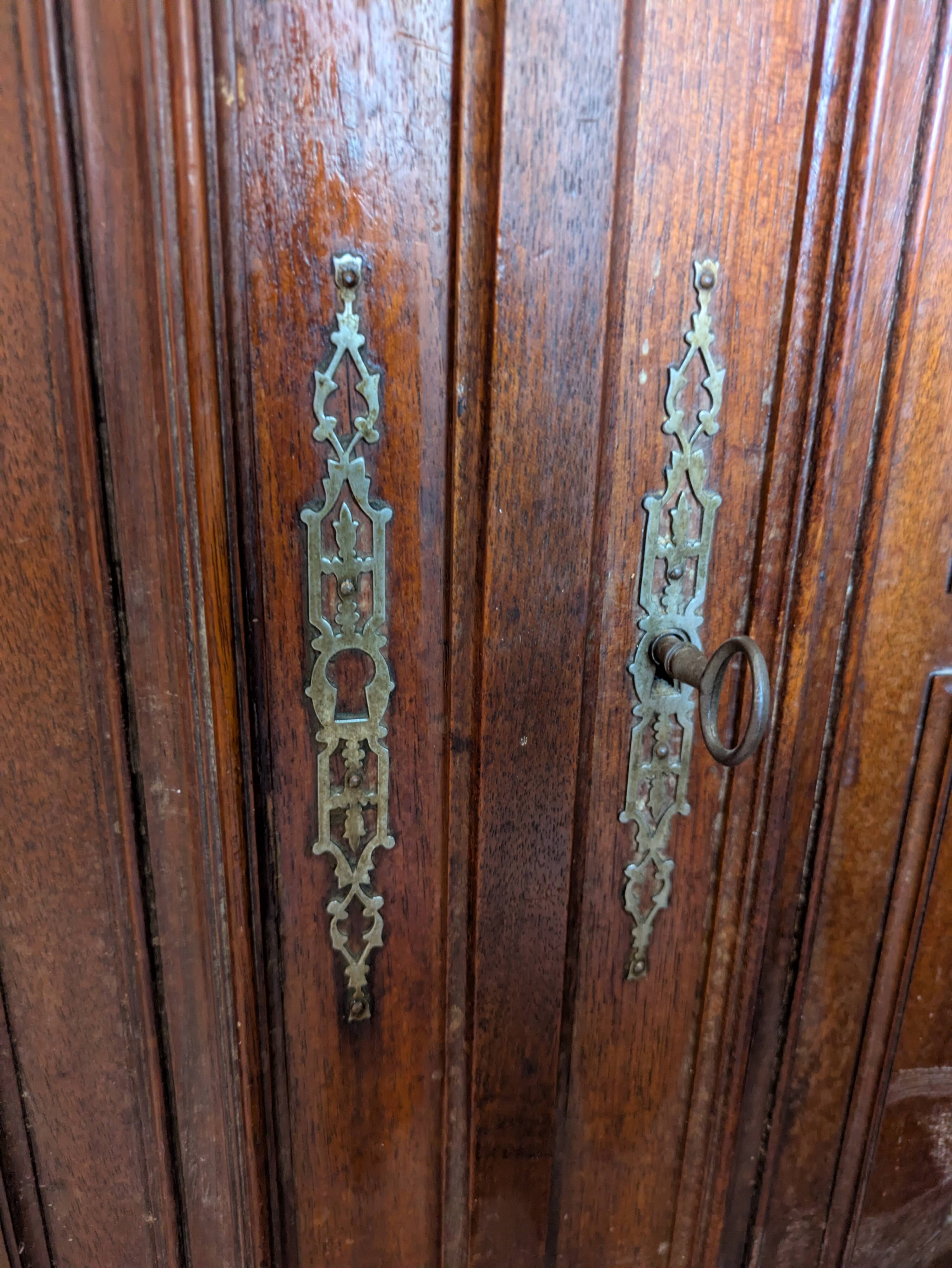 Low buffet in Louis XIII style made of solid walnut – Panels in "Pointe de Diamant"