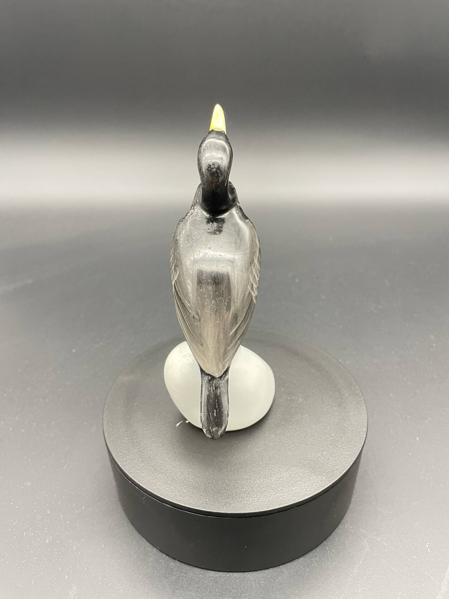 Porcelain bird Hollóháza – Vintage Hungarian sculpture from the 1960s